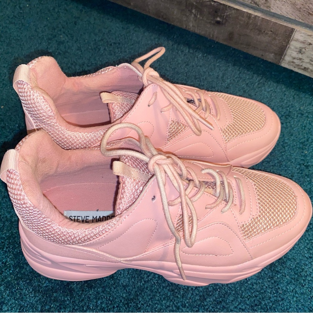 SUPER CUTE FASHION PINK SNEAKERS